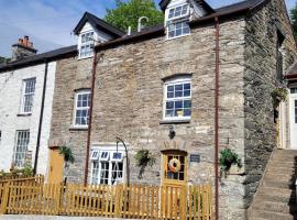 The Granary Corris on the edge of the Dyfi Forest, hotel with parking in Corris