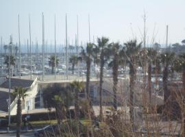 Appart T3 a 50 m de la plage, hotell i Cavalaire-sur-Mer
