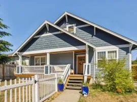 Cheery Tacoma Vacation Rental 7 Mi to Owen Beach!