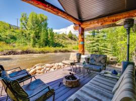 Weber River Cabin Rental with Private Hot Tub!, vila di Oakley