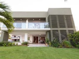 Luxo à Beira Mar - Mansão Exclusiva por Carpediem