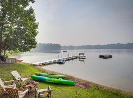 Lakefront Sister Lakes Vacation Rental with Dock!, hotel with parking in Woodland Beach