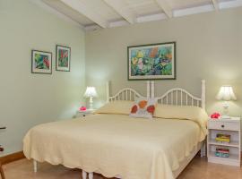 Sunny Vacation Villa No 8, hotel with pools in Mandeville