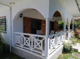 Maison de Vacanze, παραθεριστική κατοικία στο Baie Sainte Anne