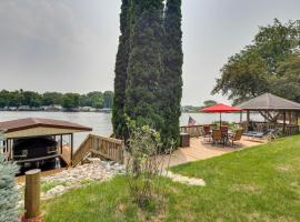 Serene Waterfront Monticello House with Fire Pit!, hotel in Monticello