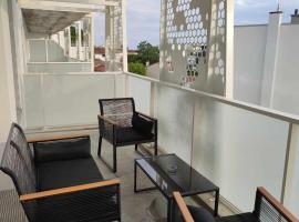 T2 avec balcon tout équipé 300m marché central, hôtel à Royan