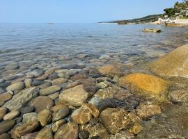 EmmeBi Appartamenti, hotell sihtkohas Acquedolci