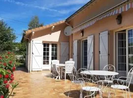 A la Volette, chambres d'hôtes, 2 à 6 personnes, linge et petit déjeuner inclus, jeux-cabanes pour enfants,