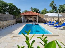 Holiday House "Joso" nearby National park Krka, hotel with parking in Širitovci