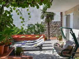 Vizmeg Holiday Home, cottage in Dubrovnik