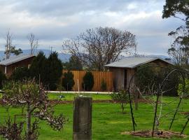 Little Sherwood Drouin Petting Zoo & Cottages, hotel v destinaci Drouin West