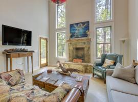 Charming Eclectic Vacation Rental with Beach Access!, cottage in Eclectic