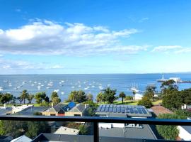 Modern apartment with water view in Geelong อพาร์ตเมนต์ในจีลอง