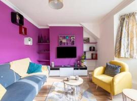 cosy 1 bedroom flat near Barking town centre: Barking şehrinde bir otel