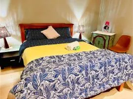 Queen Room in share house of De Murray B&B in Centre Queanbeyan & Canberra airport