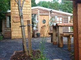Charming 2-Bed Cabin in Sutton Coldfield, hotel in Sutton Coldfield