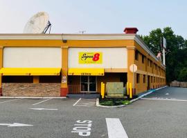 Super 8 by Wyndham Gloucester, hotel near Lincoln Financial Field, Gloucester City