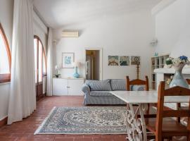 Charming House con Giardino - 10' da Cagliari e Poetto, hotell sihtkohas Quartu SantʼElena