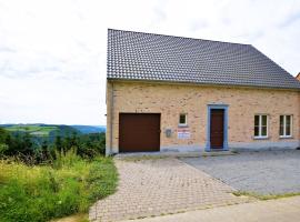 Stylish holiday home in Hasti re with terrace, sumarhús í Les Journeux