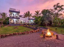 SaffronStays Lakeview Nivara - Farm Stay Villa with Private Pool near Pune, cottage in Pune