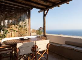 Luxury Suite in Dyo Choria, hotel na may jacuzzi sa Tinos Town