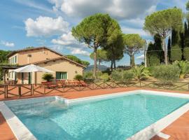 Attractive and spacious villa with pool, hotel v destinácii Magliano Sabina