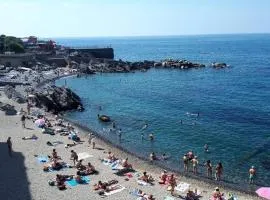 casetta sopra il mare