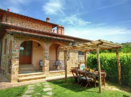 Luxurious apartment in Lucignano with views, maison de vacances à Lucignano