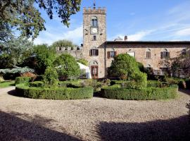 Pleasant Apartment with Swimming Pool Garden BBQ Parking, apartment in Lucolena in Chianti