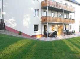 Comfy Holiday Home in Burg Reuland with Sauna Terrace BBQ, vikendica u gradu 'Burg-Reuland'
