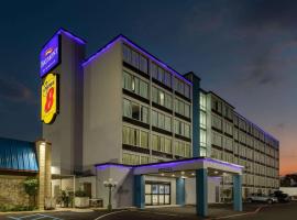 Super 8 by Wyndham Laredo: Laredo şehrinde bir otel