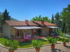 Detached villa for 6 pers with outdoor swimming pool, husdjursvänligt hotell i Loro Ciuffenna