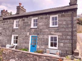 Stylish home from home with great views, hotel with parking in Harlech