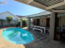 5 BEDROOM CAPE TOWN FAMILY HOME PET FRIENDLY, self catering accommodation in Cape Town