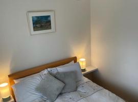 Beautiful one bedroom Apartment In Galway City, hotel cerca de Galway Irish Crystal Heritage Centre, Galway