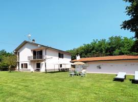 Villa Fox, holiday home in Angera