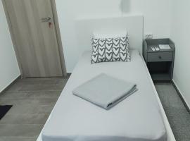 Happy room, B&B in Karlovac