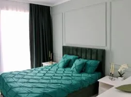Luxe Central Apt: Free Parking