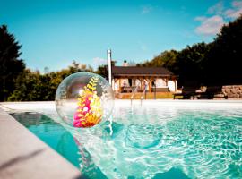 Holiday House Sunset Spa with Private Pool and Jacuzzi, hotel a Šentjernej