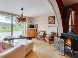 Holiday Home in Auvergne with Roofed Garden and Terrace