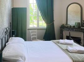 Room in Guest room - Les Chambres De Vilmorais - Verte Dutronc, bed & breakfast 