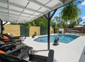 Perfect Pool & Hot Tub Retreat, hotel in Pinellas Park