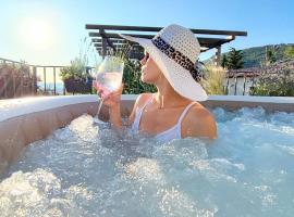Roč में, होटल Amazing STUDIO CASA FERMEGLIA with private jacuzzie and perfect panoramic view