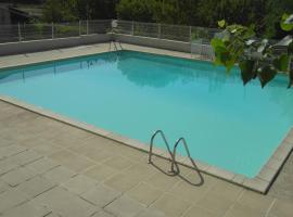 Les Iris , mazet 48，位于Saint-Martin-de-Brômes的酒店