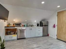 Oakland Vacation Rental about 1 Mi to Downtown!