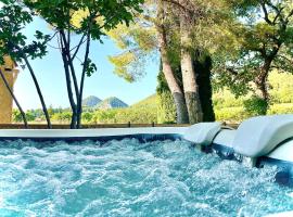 Entre vignes et horizon Appartement avec jacuzzi privatif et piscine commune chauffée、Sabletの格安ホテル