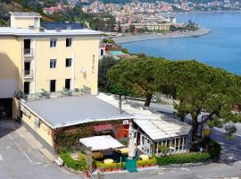 Hotel Puntabella, hotel v destinaci Varazze