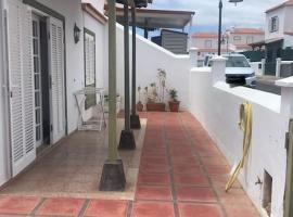 Casa barbacoa, patio en la playa, hôtel acceptant les animaux domestiques à Santa Cruz de Tenerife