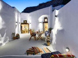 Villa Agalitsa Cave Houses with Garden Courtyard، فندق في ميغالوخوري