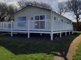 Luxury Lodge sea view at Bideford Bay Hoilday Park Parkdean Resorts โรงแรมในบิดีฟอร์ด